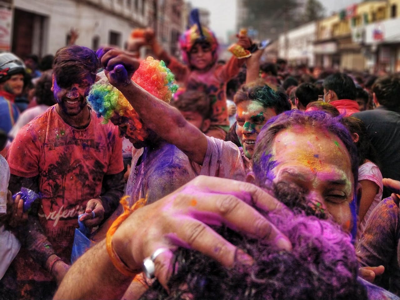 gallery-05 Colorful celebration of Holi Festival in Gorakhpur, India with joyful crowd covered in powders.